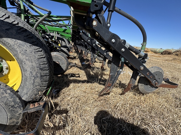 Used 2017 John Deere 1870 Air Drills and Seeders at Horizon Ag & Turf in Vermilion, AB - Photo14
