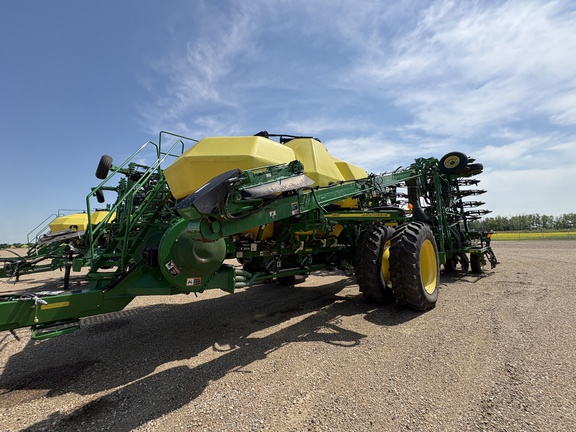 Used 2017 John Deere 1870 Air Drills and Seeders at Horizon Ag & Turf in Lloydminster, AB - Photo7