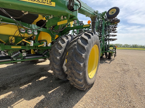 Used 2017 John Deere 1870 Air Drills and Seeders at Horizon Ag & Turf in Lloydminster, AB - Photo4