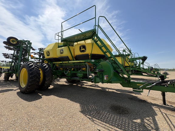 Used 2017 John Deere 1870 Air Drills and Seeders at Horizon Ag & Turf in Lloydminster, AB - Photo5