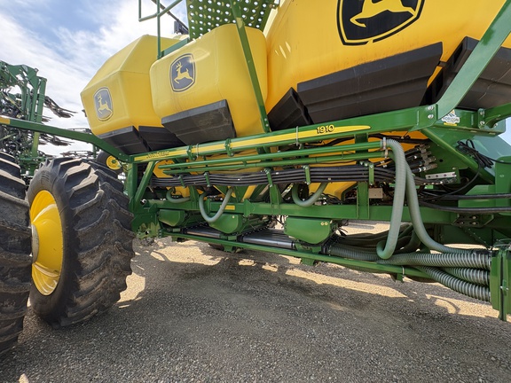 Used 2017 John Deere 1870 Air Drills and Seeders at Horizon Ag & Turf in Lloydminster, AB - Photo6