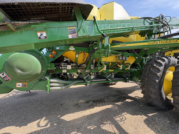 Used 2017 John Deere 1870 Air Drills and Seeders at Horizon Ag & Turf in Lloydminster, AB - Photo9