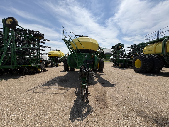 Used 2017 John Deere 1870 Air Drills and Seeders at Horizon Ag & Turf in Lloydminster, AB - Photo8