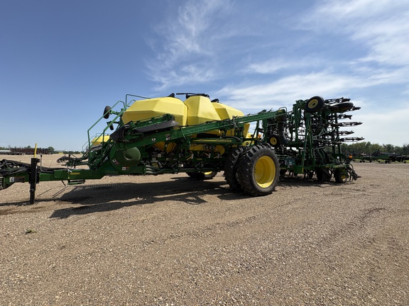 Used 2017 John Deere 1870 Air Drills and Seeders at Horizon Ag & Turf in Lloydminster, AB - Photo2