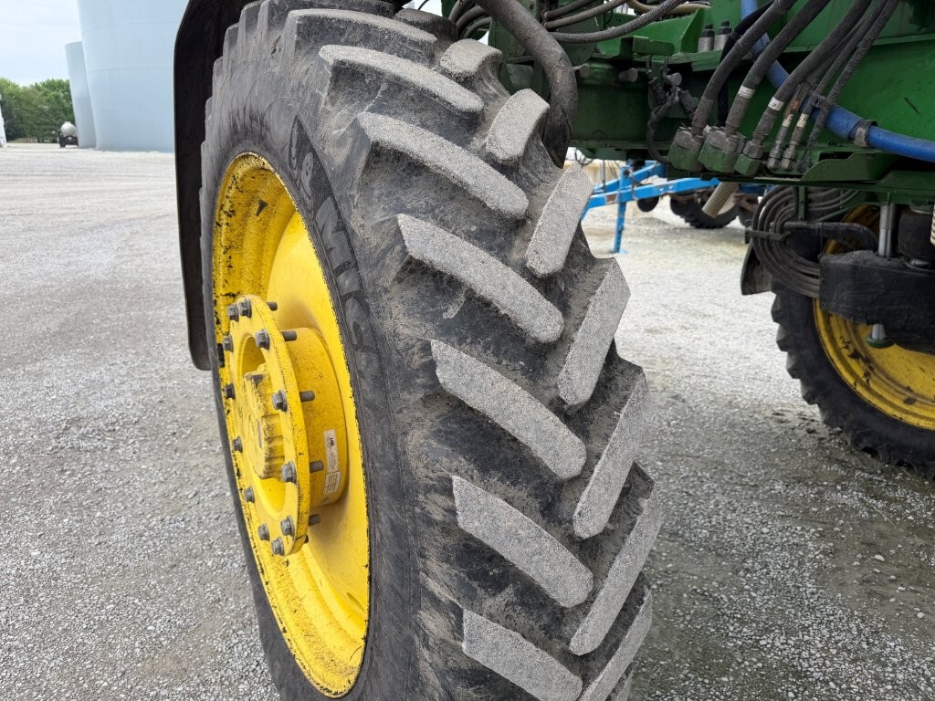 2022 John Deere 410R Image 11