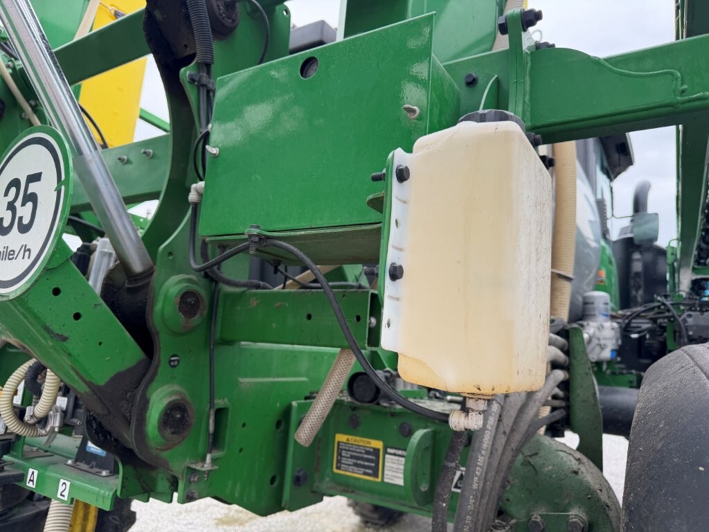 2022 John Deere 410R Image 28