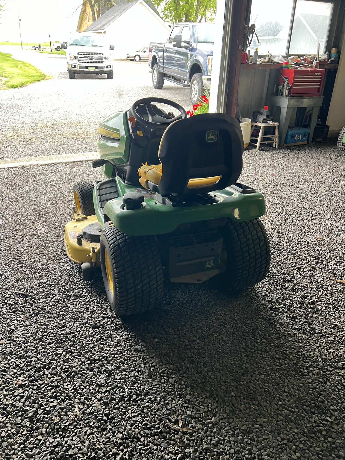 2016 John Deere X380 Image 3