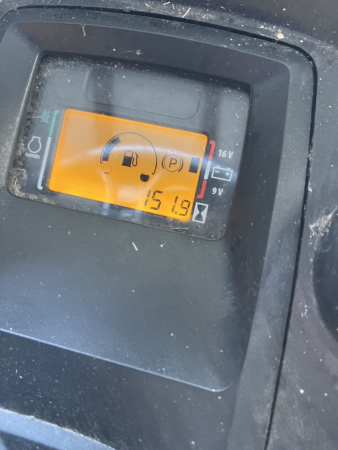 2016 John Deere X380 Image 6