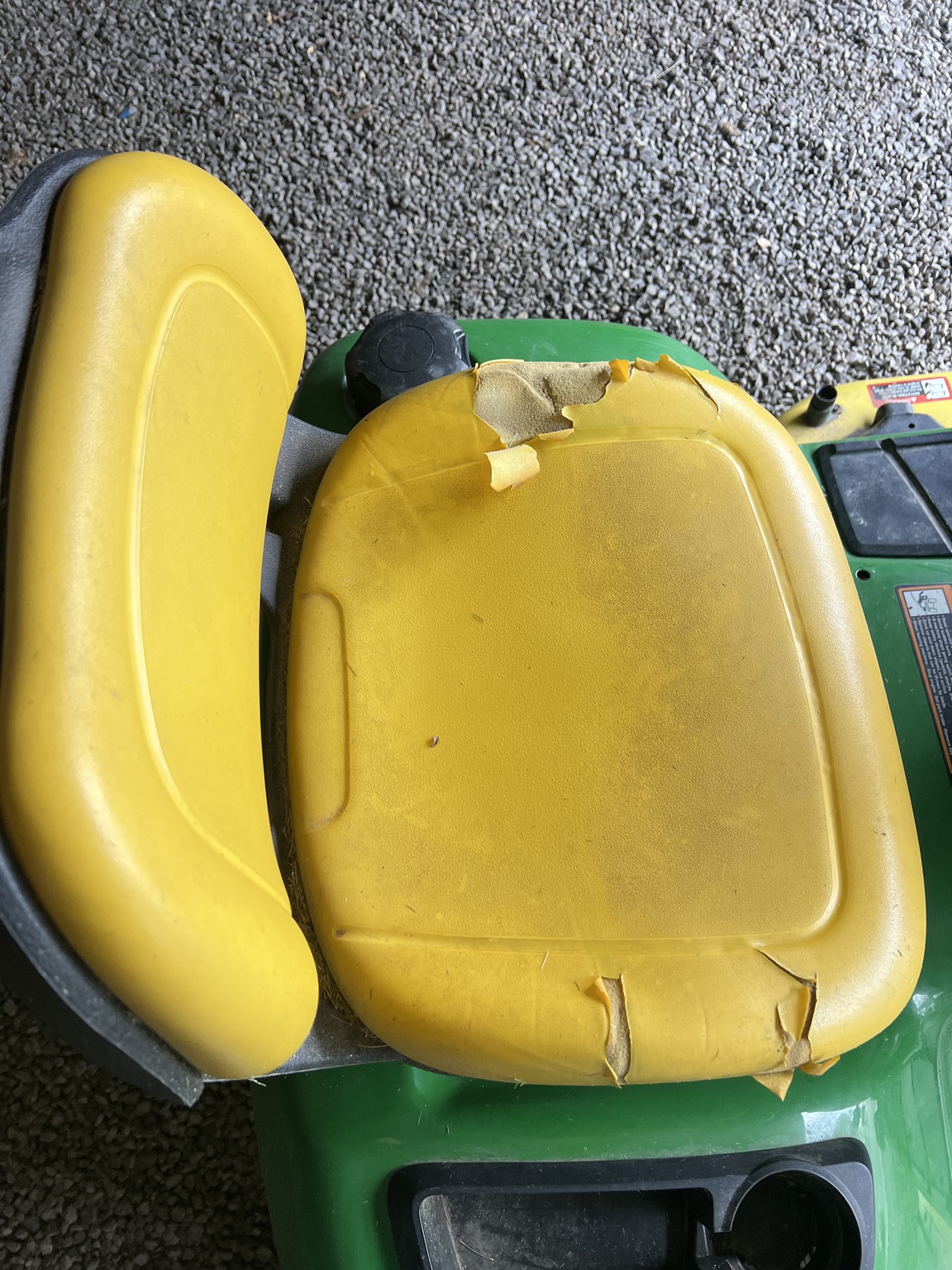 2016 John Deere X380 Image 5
