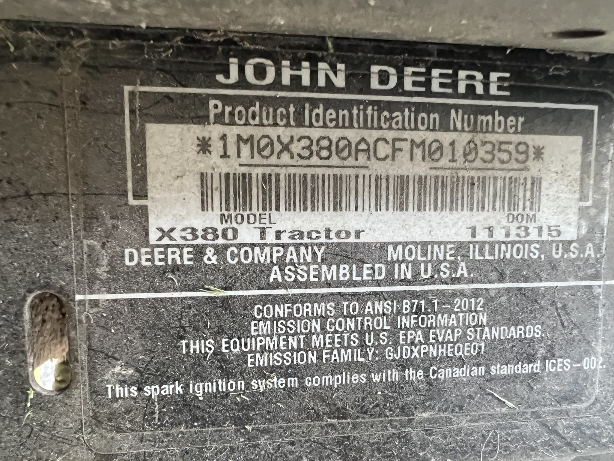 2016 John Deere X380 Image 7