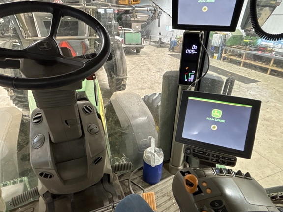 2023 John Deere 8R 410 - Photo13
