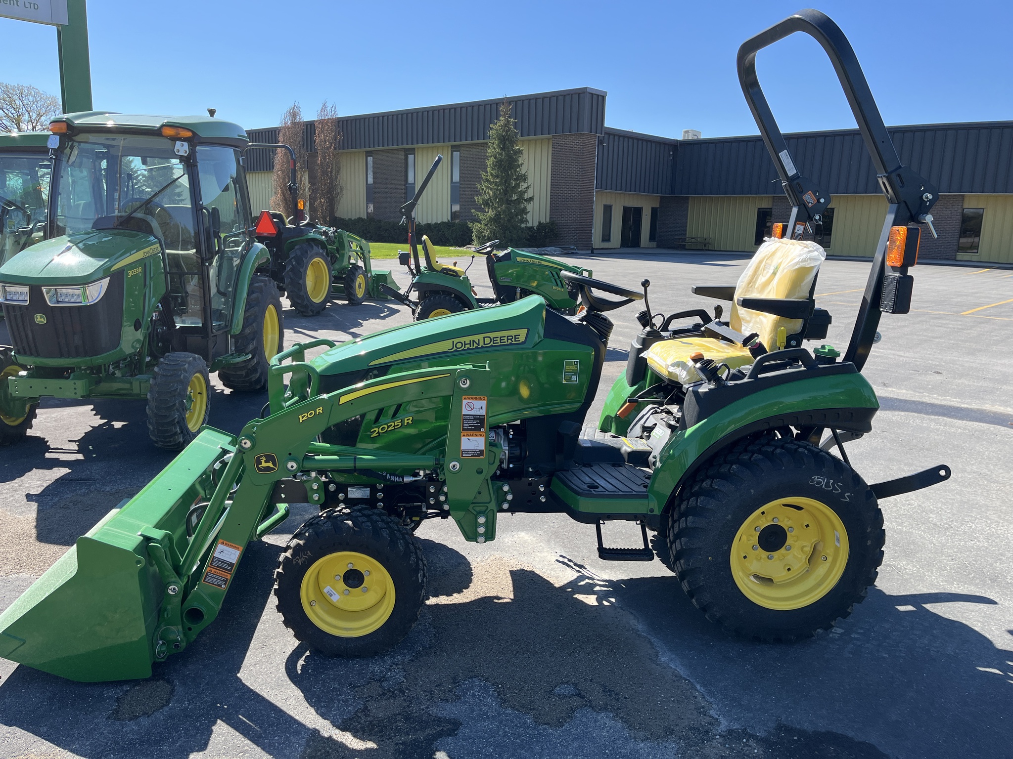 2026 John Deere 2025R Compact Utility Tractors