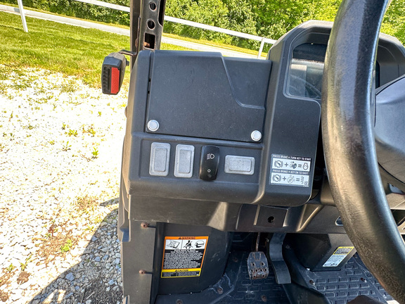 2023 John-Deere XUV 835M