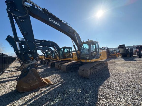 Photo of a 2022 John Deere 210GLC