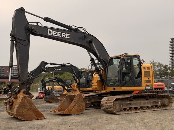 Photo of a 2018 John Deere 245G LC
