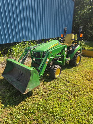Photo of 2017 John Deere 1025R
