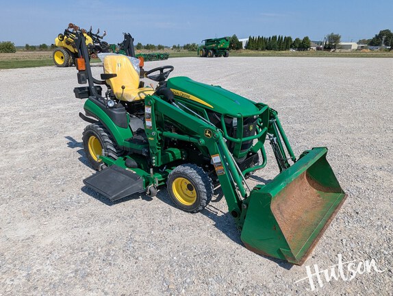 Photo of 2017 John Deere 1025R