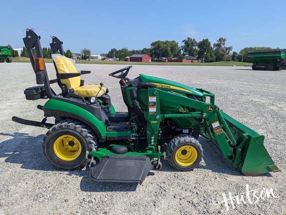 Photo of 2017 John Deere 1025R
