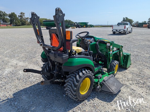 Photo of 2017 John Deere 1025R