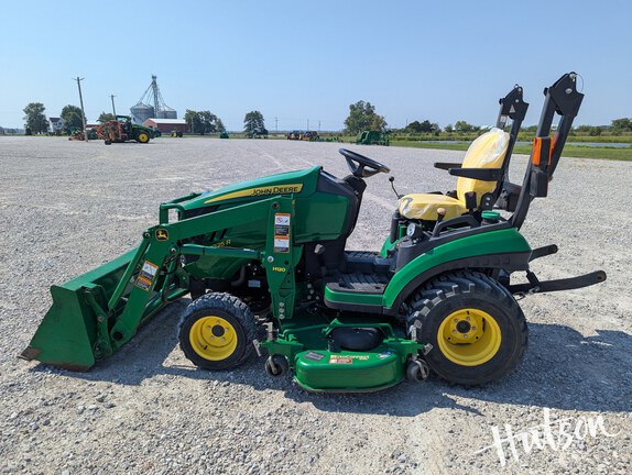 Photo of 2017 John Deere 1025R