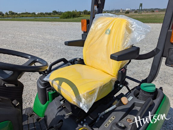 Photo of 2017 John Deere 1025R