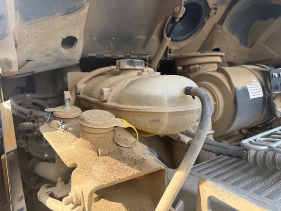 Photo of 2024 John Deere 335 P