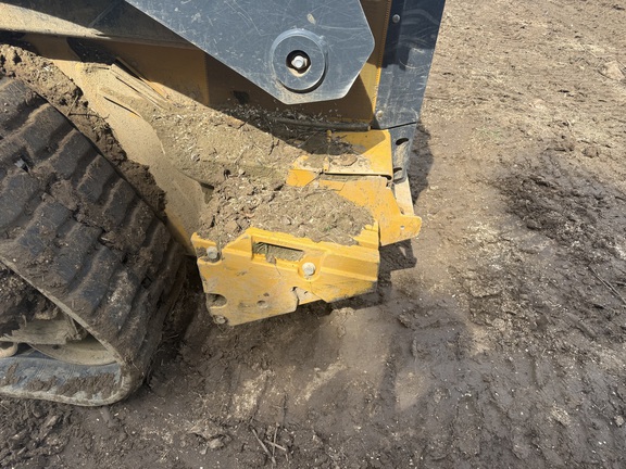 Photo of 2024 John Deere 335 P