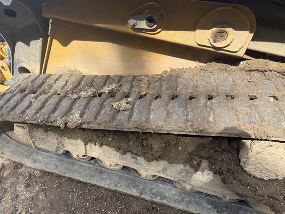 Photo of 2024 John Deere 335 P