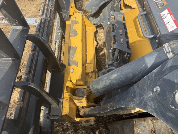 Photo of 2024 John Deere 335 P