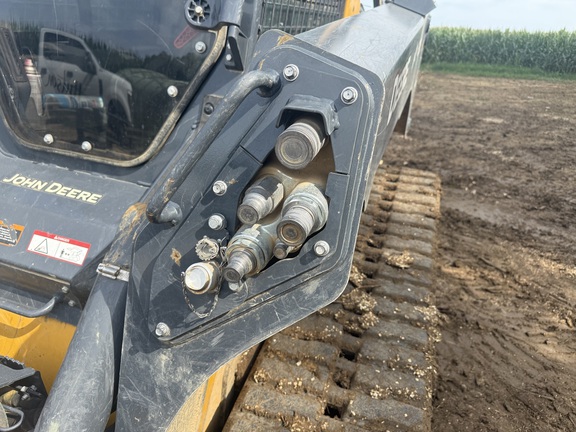 Photo of 2024 John Deere 335 P