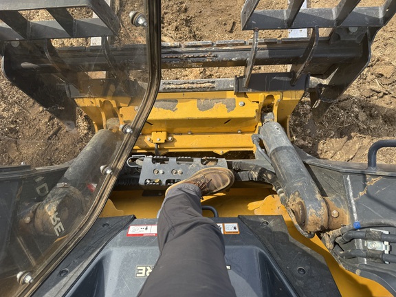 Photo of 2024 John Deere 335 P