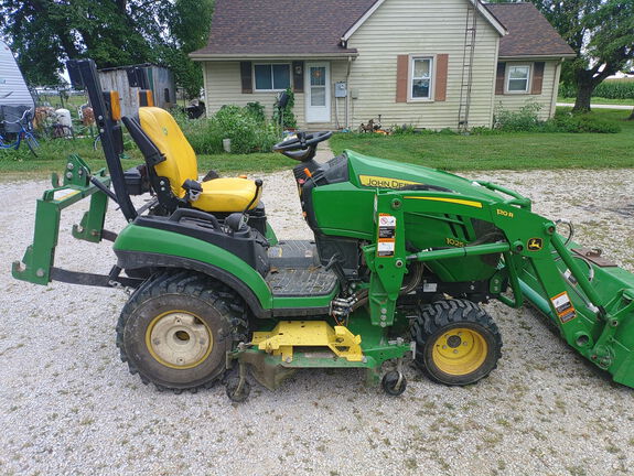 Photo of 2022 John Deere 1025R