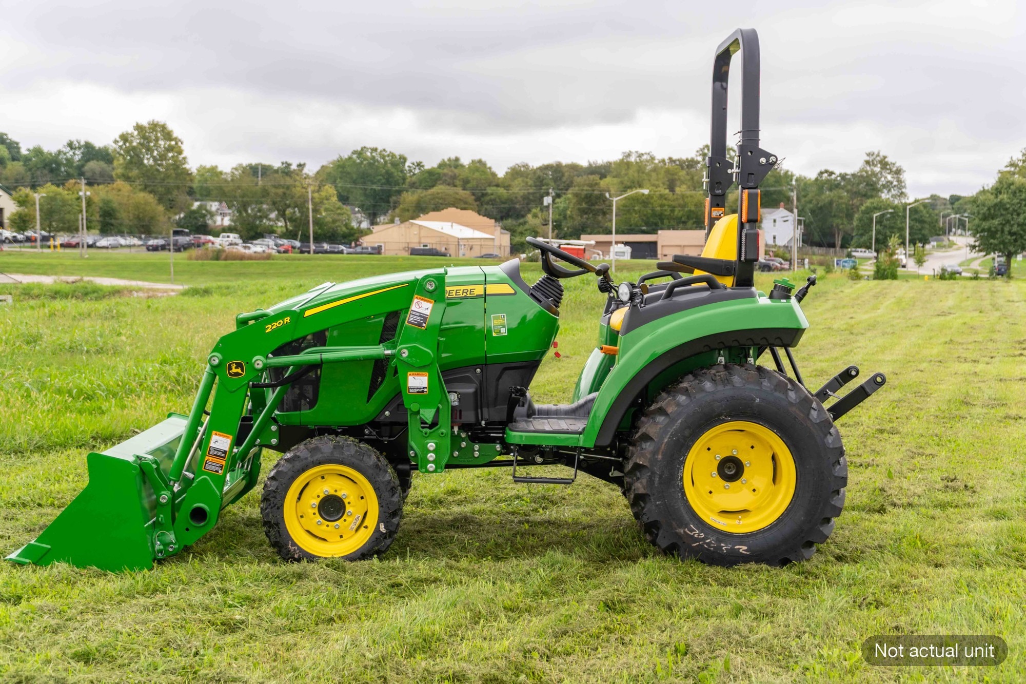 New In-Stock 2026 John Deere 2032R Compact Utility Tractors at Koenig Equipment in Franklin, IN - PhotoXL2