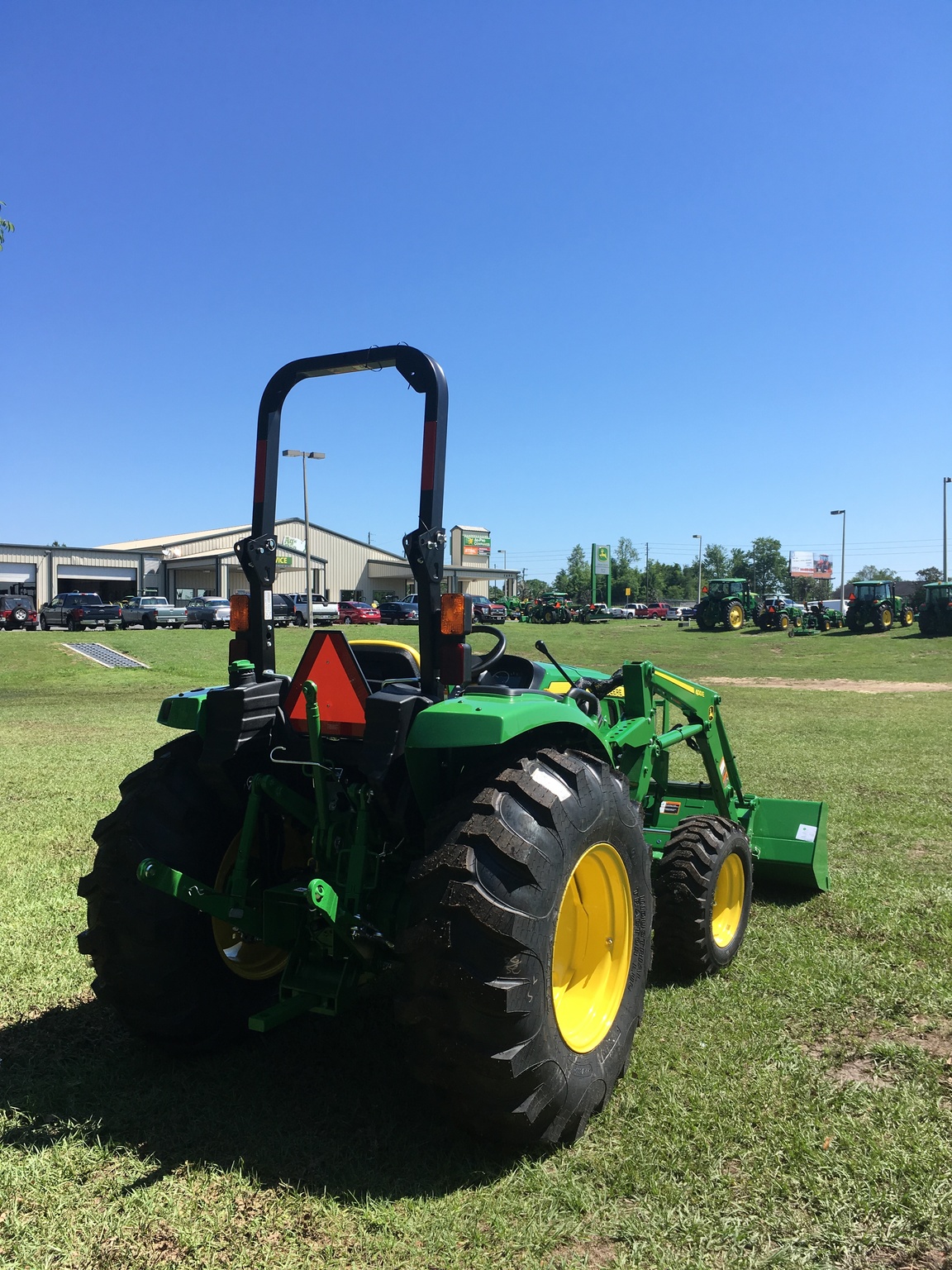 2023 John Deere 4044M Image 5