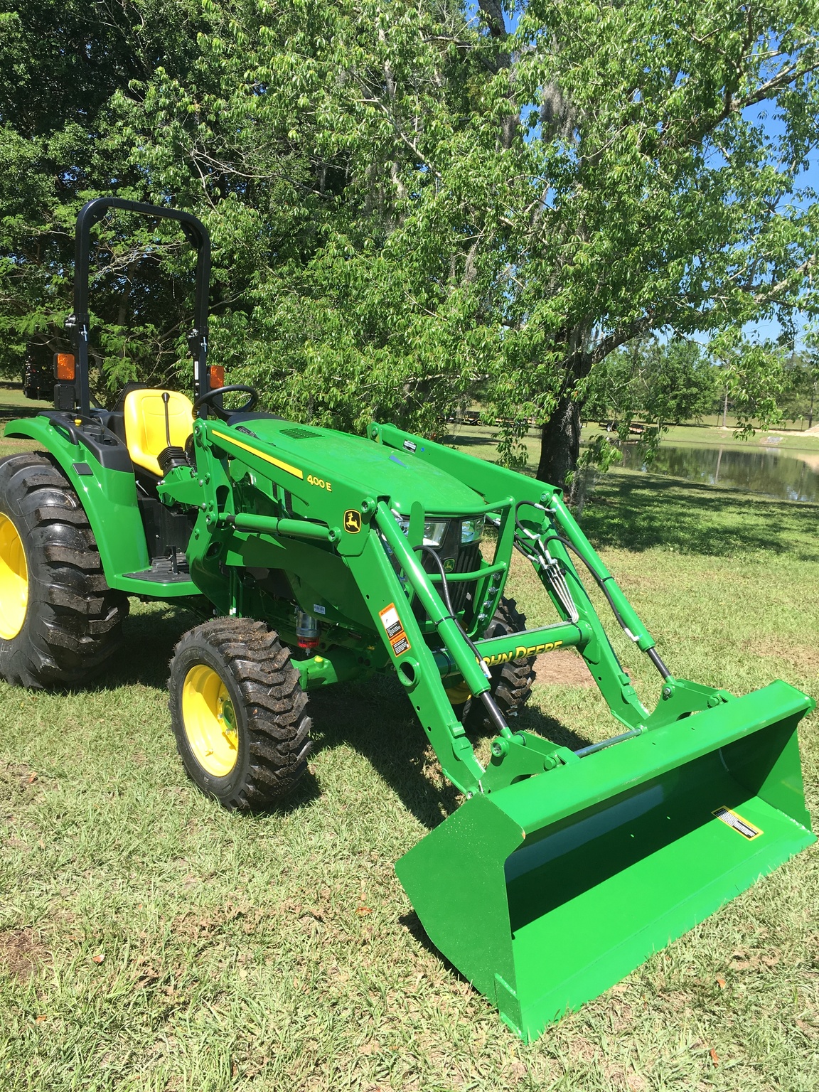 2023 John Deere 4044M Image 8