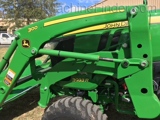 2020 John Deere 3033R Image 5