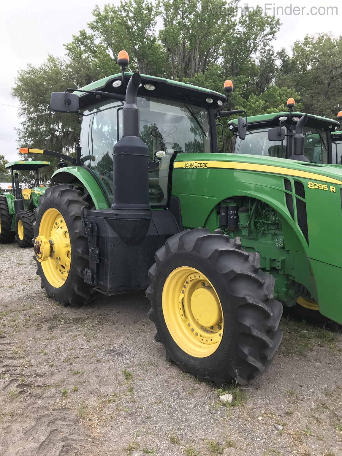 2017 John Deere 8295R Image 3