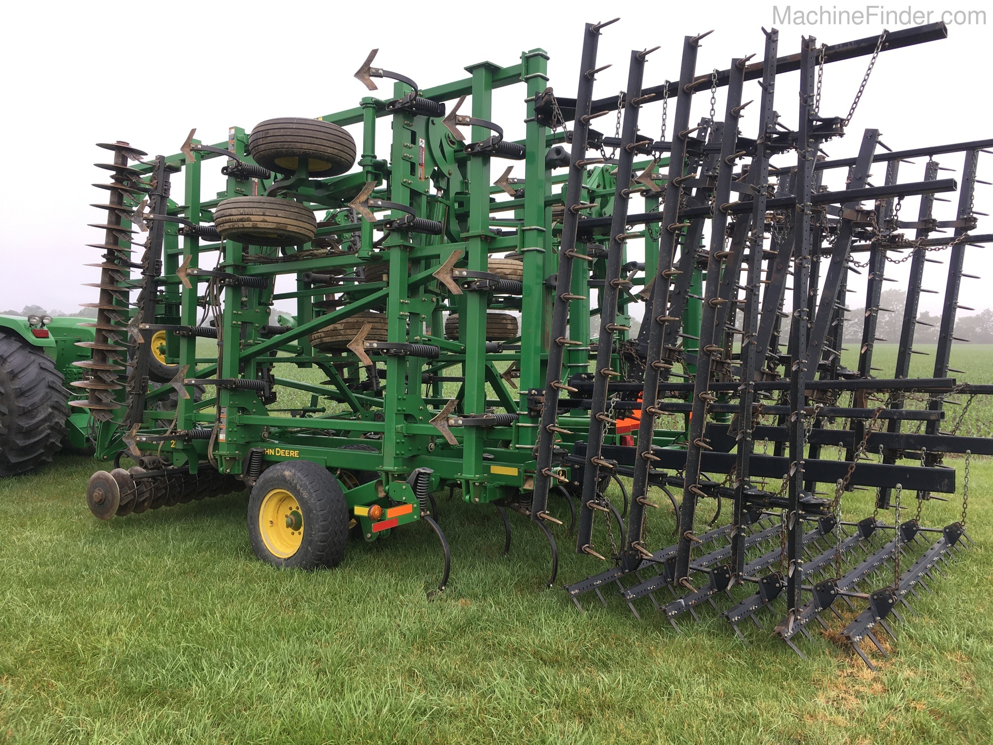 2010 John Deere 2310 Image 2