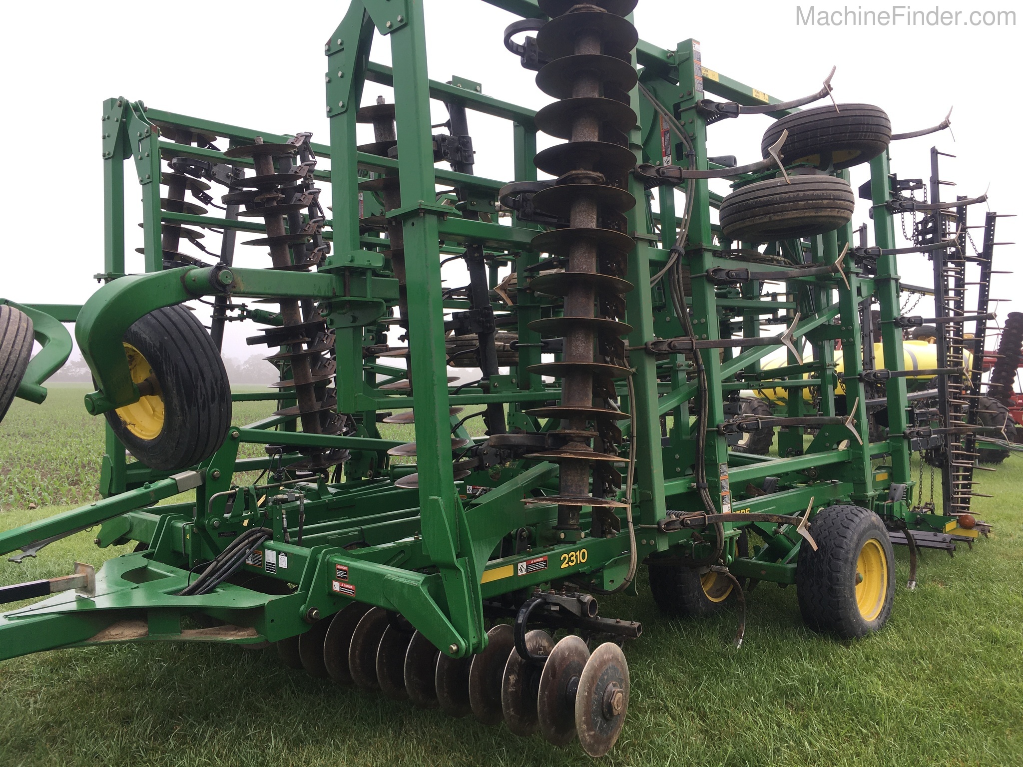 2010 John Deere 2310 Image 3