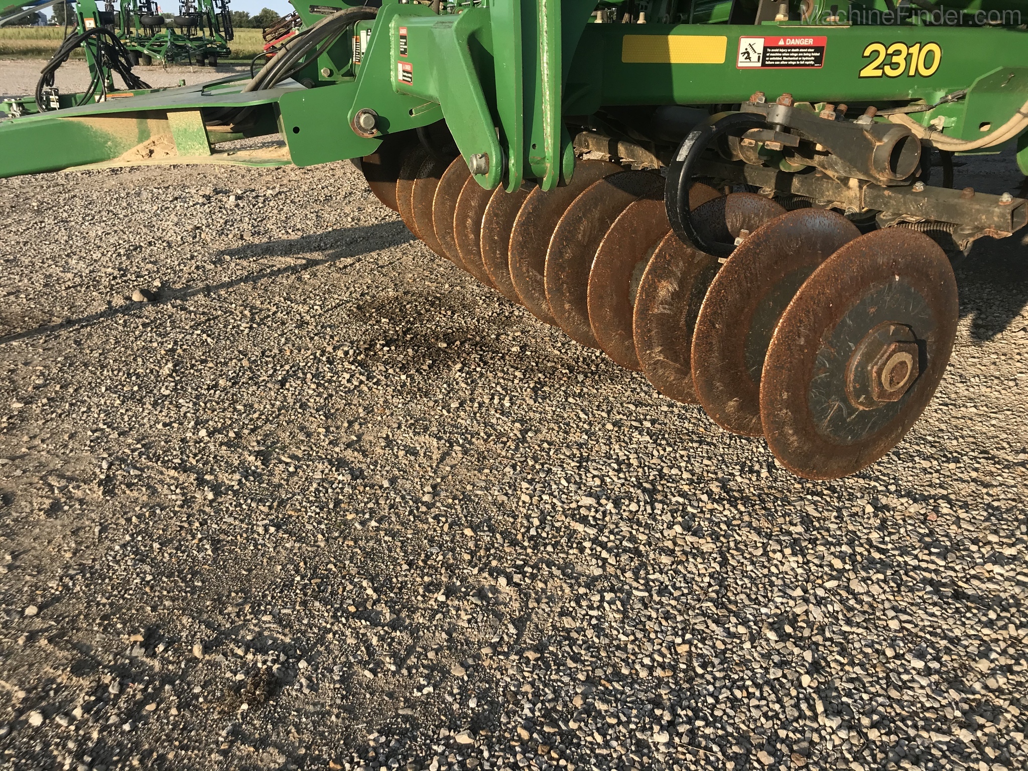 2010 John Deere 2310 Image 10