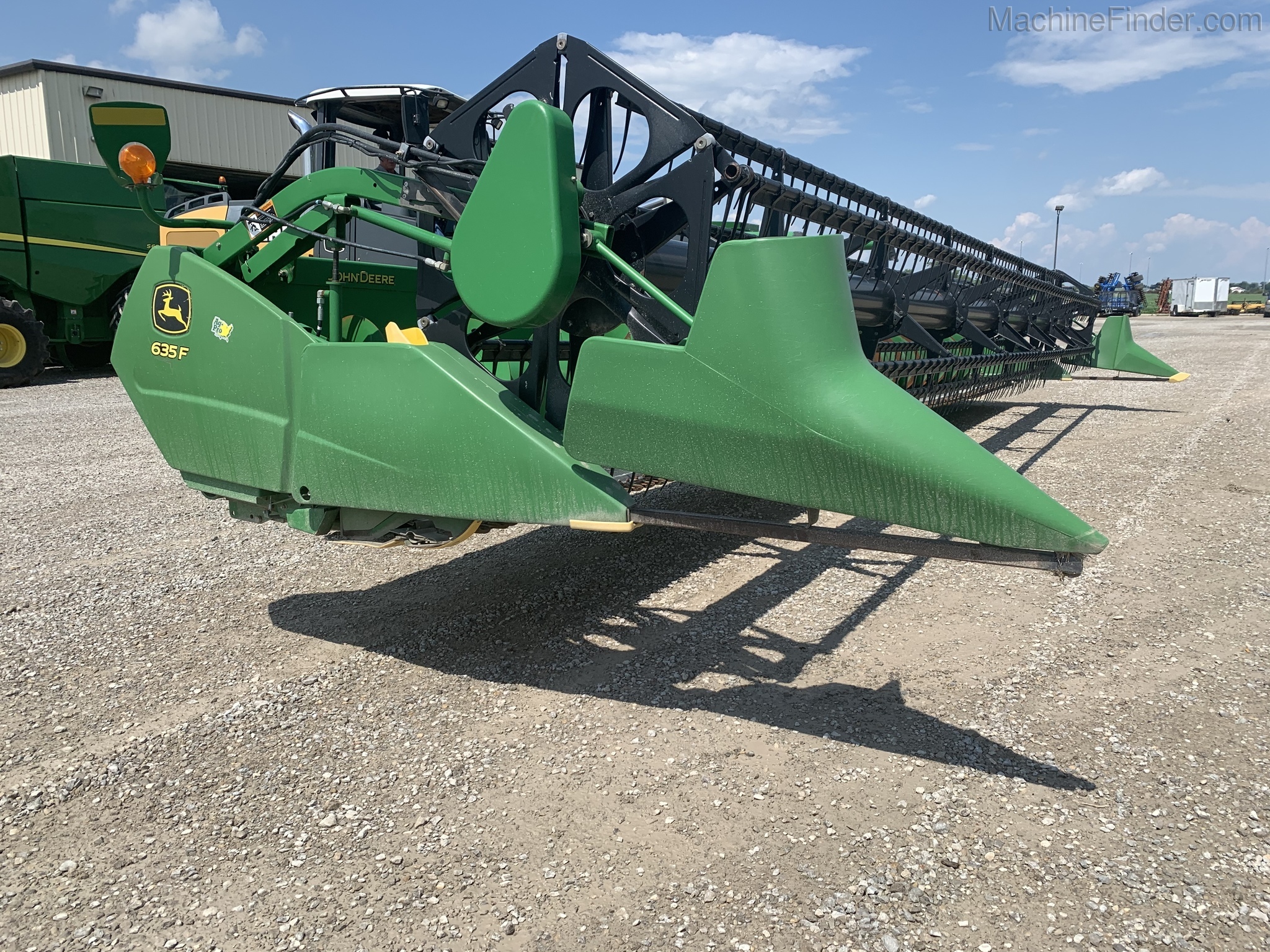 2010 John Deere 635F Image 2