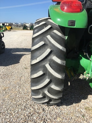 2010 John Deere 5095M Image 4