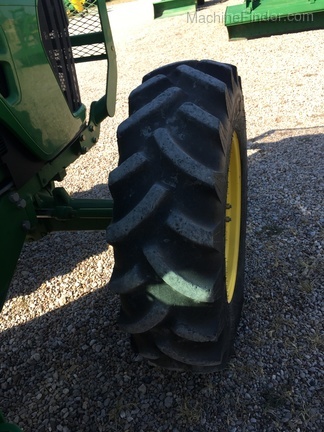 2010 John Deere 5095M Image 2