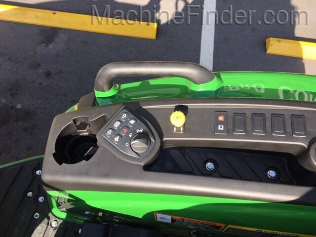 2020 John Deere 4052M Image 5