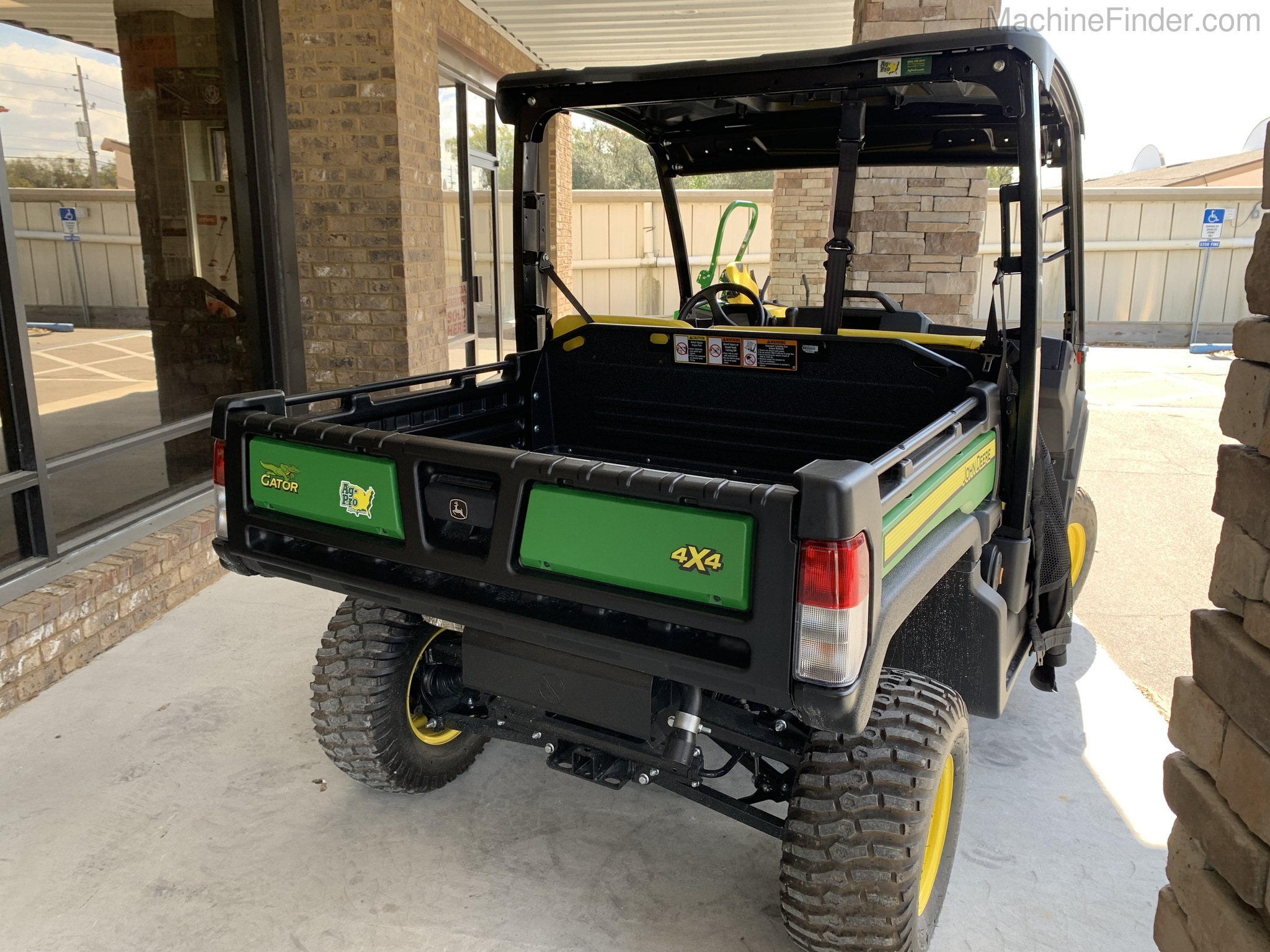 2021 John Deere 835E Image 4