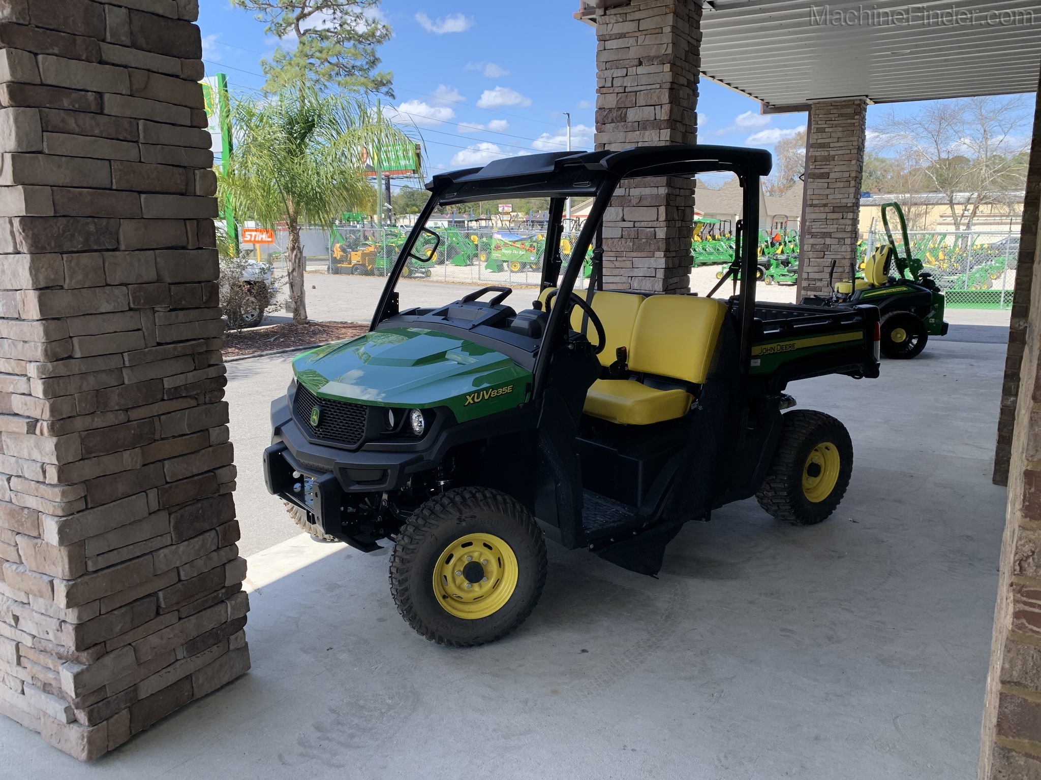 2021 John Deere 835E Image 3