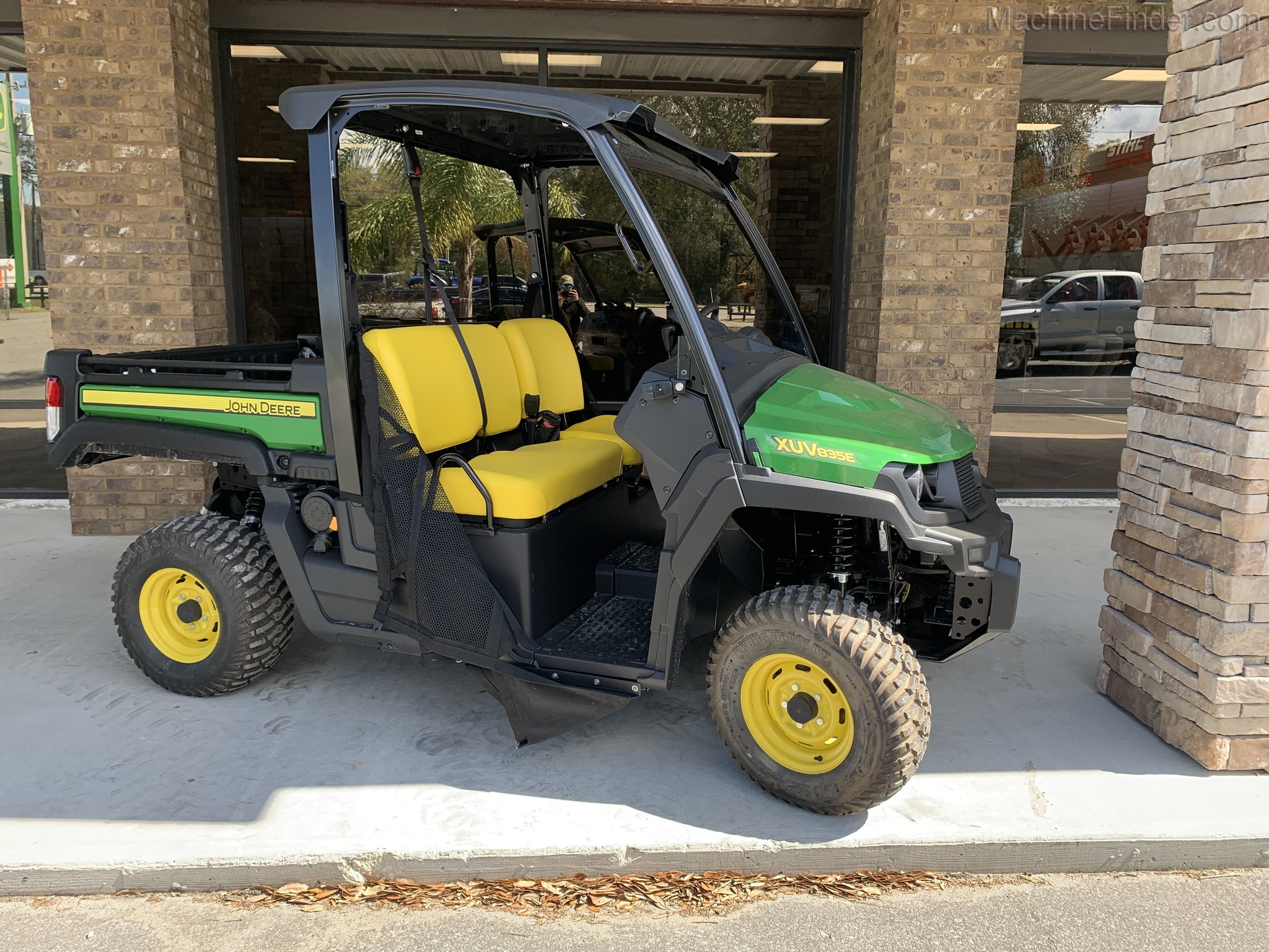2021 John Deere 835E Image 1