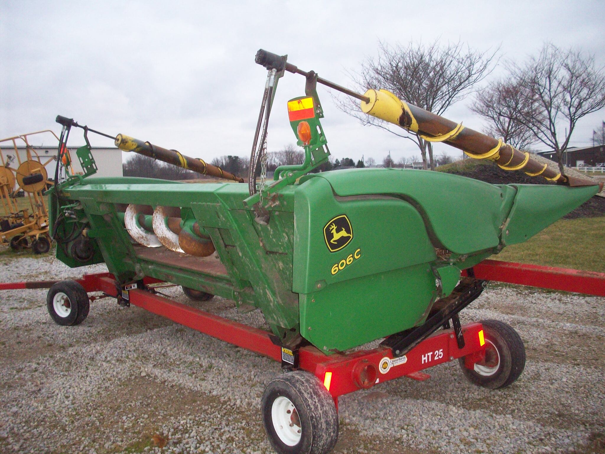 2011 John Deere 606C Corn and Row Crop headers Tiffin, OH