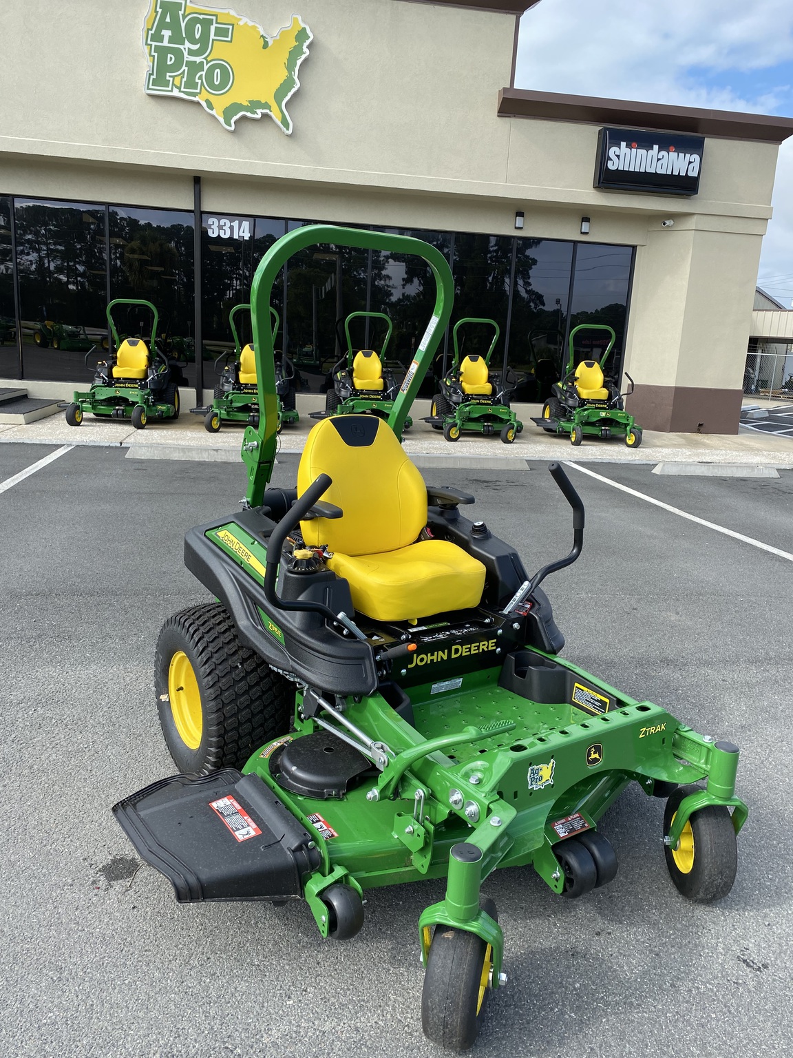 2025 John Deere Z920M Image 1