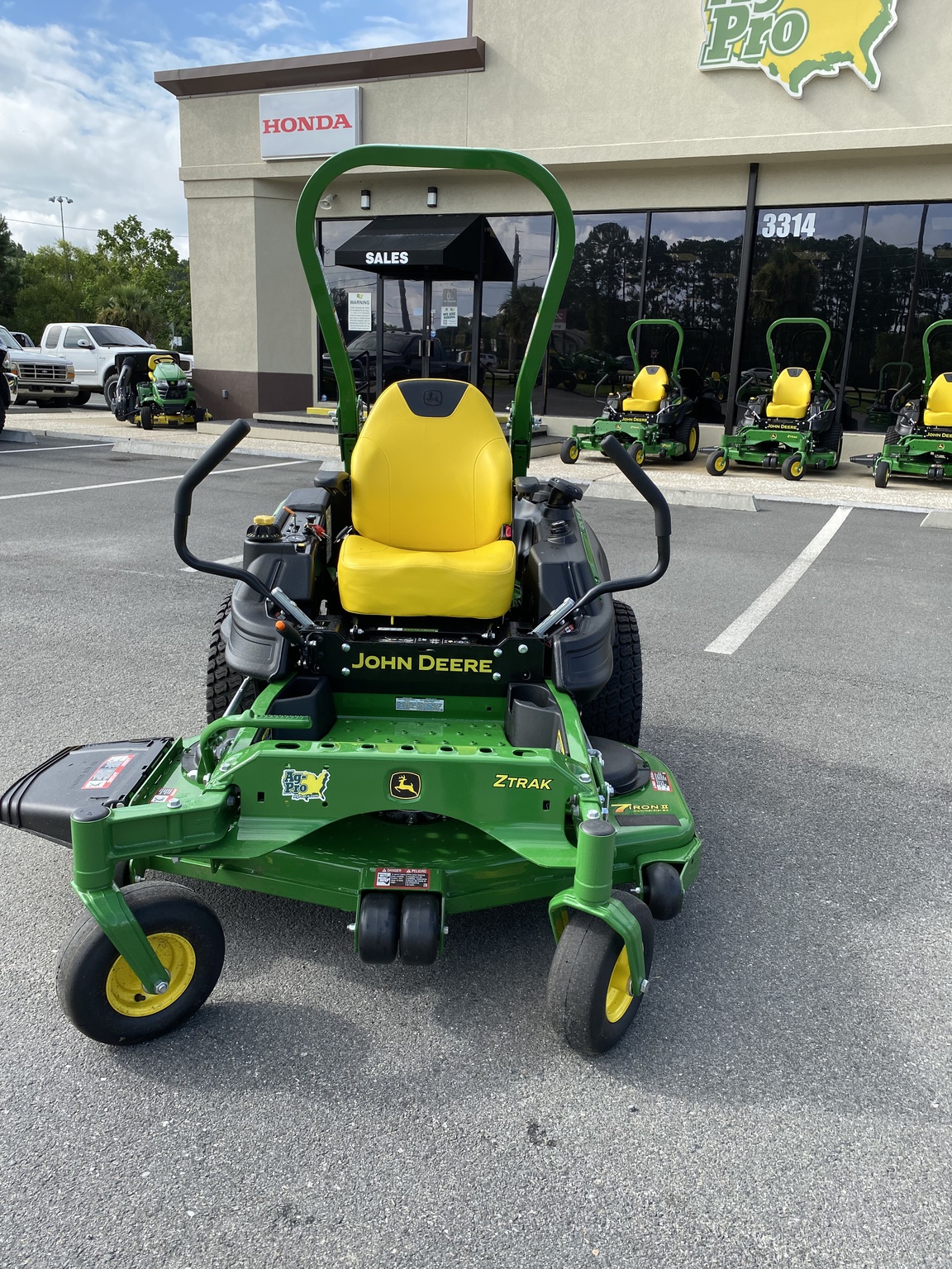2025 John Deere Z920M Image 2